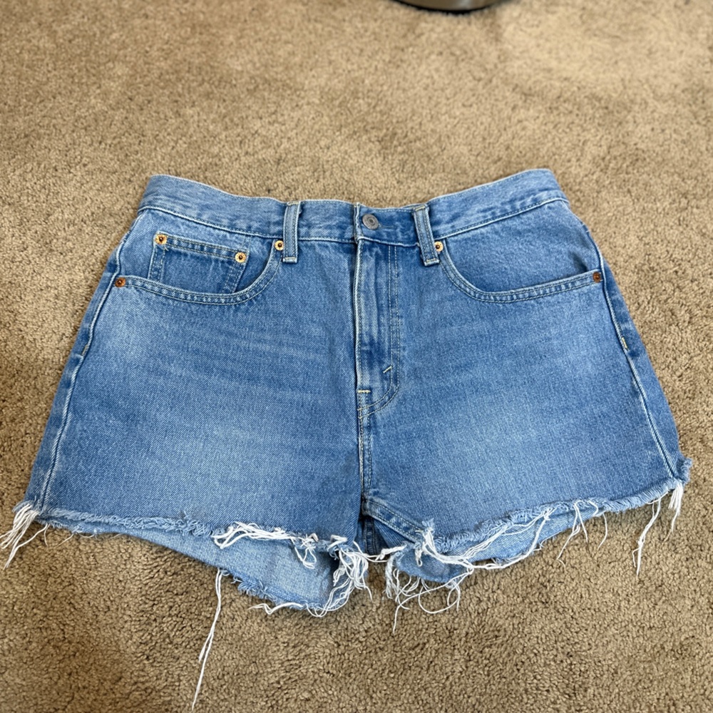 Levi’s jean shorts size 28